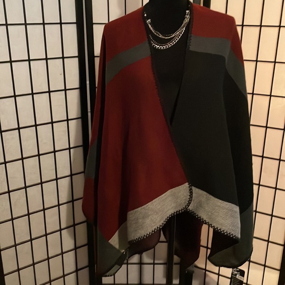 Cape - Picture 5 of 6